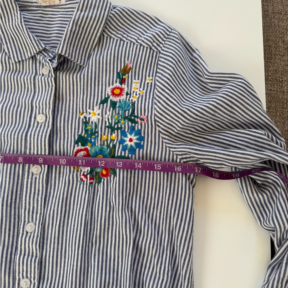 Passport Blue Stripe Floral Embroidered Button Down Shirt Small🌸🇺🇸 - Picture 5 of 6